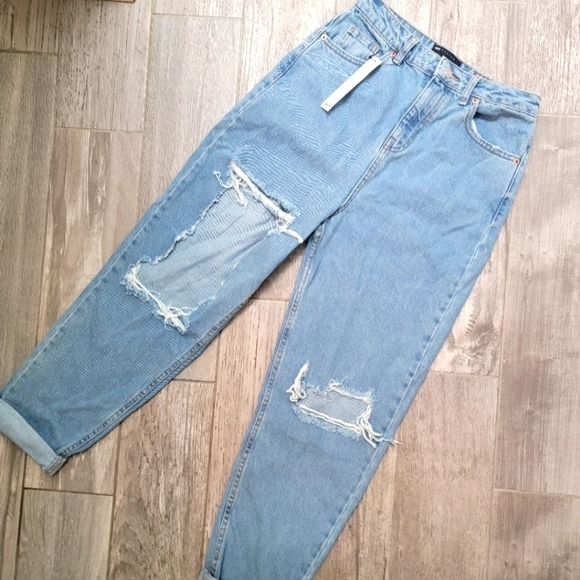 *LAST CHANCE* NWT Asos Distressed Boyfriend Jeans 26 - Picture 1 of 10